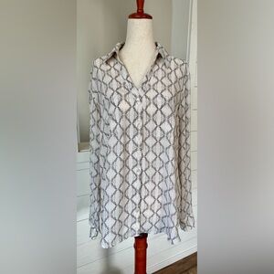 EXPRESS DOG PRINT LONG SLEEVE BUTTON DOWN BLOUSE. 
SIZE: LARGE